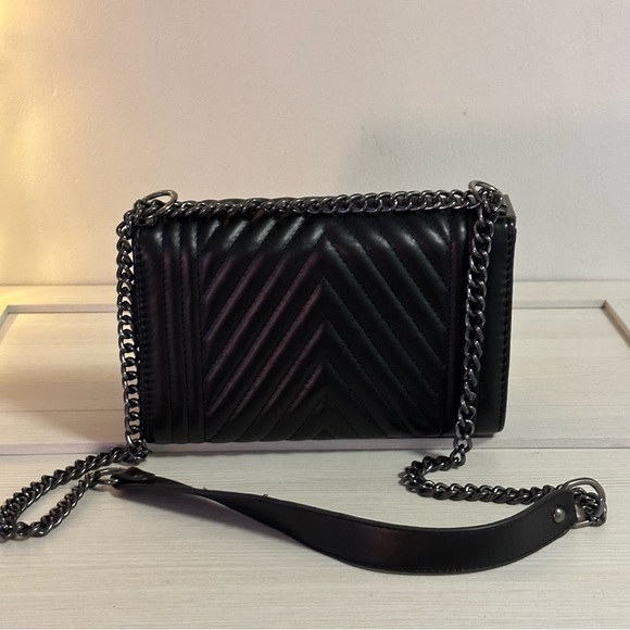 Boutique finds ✨ gorgeous black quilted purse - Picture 6 of 9